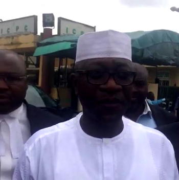 Video: Watch as Jibrin arrives ICPC with over 10 lawyers, sues Dogara, others