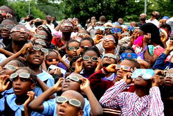 Nigerians troop out en masse for eclipse