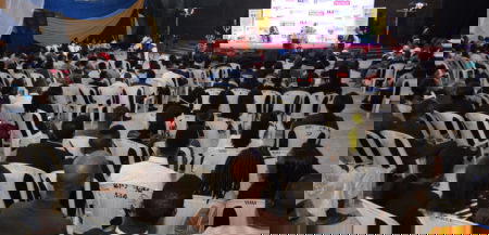 A fraudulent leadership