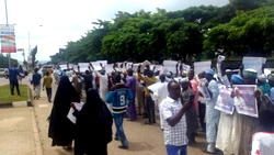 Breaking: Shi’ites protest in Abuja, demand release of El-Zakzaky
