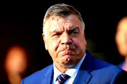 England throw out 4,000 Allardyce  T-shirts