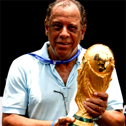 Santos mourn death of Brazil 1970 skipper Carlos Alberto