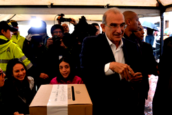 Colombia’s chief peace negotiator offers to resign