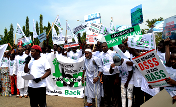 Protest rocks NASS as citizens demand DSS’ raid of lawmakers