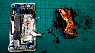 Again Note 7 flops, goes in flames