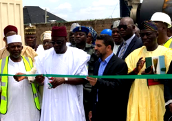 Gov commissions asphalt plant, orders massive construction of roads across Kwara