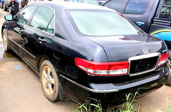 Lady pushed out of moving car in failed kidnap attempt