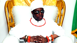 Coronation Ritual: Benin Crown Prince Eheneden wrestles with Chief Priest he’ll never meet again