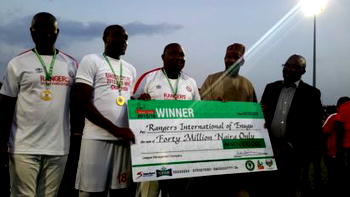 Rangers FC’s players, officials receive governor’s N41.5m largesse — Official