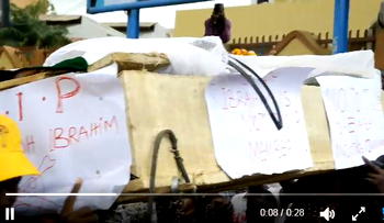 Video: Ondo supporters of Eyitayo protest with mock-coffin of Jimoh Ibrahim