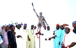 Ooni unveils Nigeria’s tallest statue