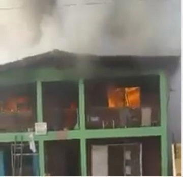 Trending video: Watch as fire guts down house in Alaba market ...