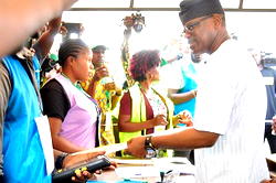 Ondo: PDP candidate, Eyitayo Jegede casts his vote