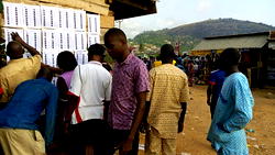 Video: Voters stranded as card reader malfunctions at Oba Ile 2nd Gate ,Unit 2