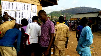 Video: Voters stranded as card reader malfunctions at Oba Ile 2nd Gate ,Unit 2