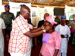 Ekiti begins distribution of 10,000 free eye glasses