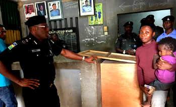 Woman, her one-yr-old baby detained over plantain theft; rescued by Owoseni