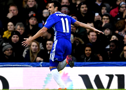 Chelsea make it 12, Giroud rescues Arsenal