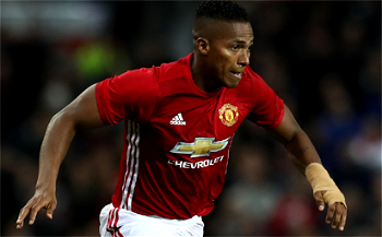 Valencia extends United contract