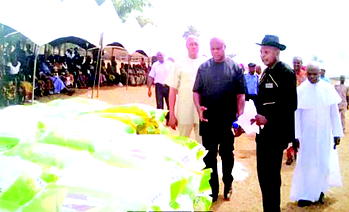 Recession: Foundation donates 5,000 bags of rice to Oraifite community