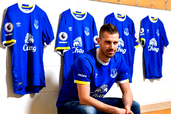 Schneiderlin completes £20mn Everton switch