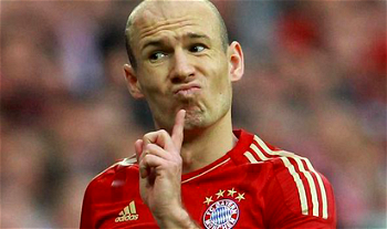 Arjen Robben hits Bayern winner in nine-goal thriller