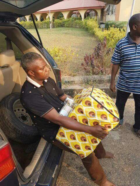 Photos: Ondo Assembly Paymaster caught with N15 million