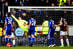 Football: Chelsea old-boy De Bruyne gives Man City crucial win
