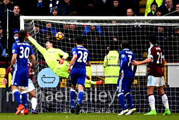 Premier League: Burnley keeps Chelsea in check
