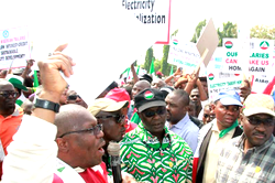 TUC backs govs’ call for review  of revenue sharing formula