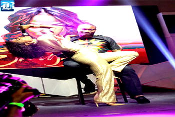 How Niyola gave  lucky fan sexy lap dance at Eargasm concert