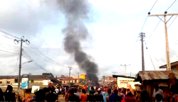 A-Ibom youths burn Customs’ vehicle  over death of cyclist, others