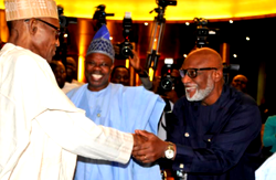Breaking: Buhari makes special appearance at NEC meeting, shakes hand with Governors