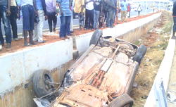 Car plunges into manhole in Owerri