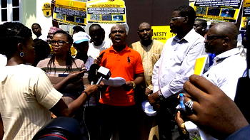 CSC presents palm frond, torchlight in solidarity rally to AI