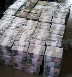 Naira depreciates to N458/$ in parallel market as CBN to inject $195m