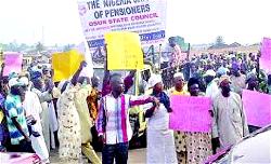 Federal pensioners in Ogun protest  14 months unpaid benefits