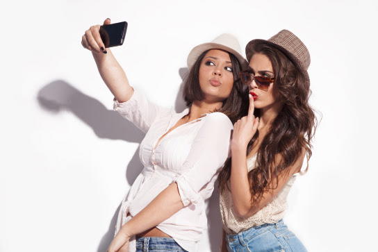 3 phones with best selfie cameras in 2025