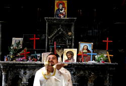 Pope prays for Egypt bomb victims, weeks before visit