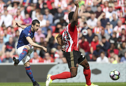  Ibra sparks Man Utd against 10-man Sunderland