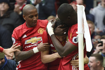 Manchester United vs Chelsea: Hundreds escape death as football viewing center collapses