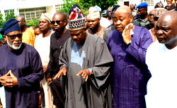 Gov. Amosun escapes death as CBN bullion van rams into convoy