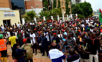 Kanu storms Ebonyi state with multitude supporters
