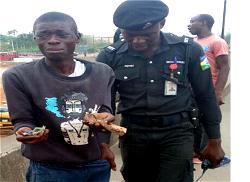 CCTV exposes pickpocket  in Lagos
