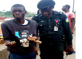 CCTV exposes pickpocket in Lagos
