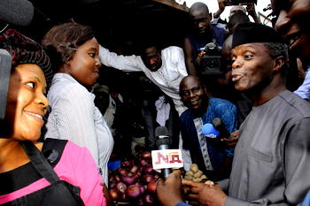 Breaking:  Osinbajo storms Garki, Abuja market, interacts with traders