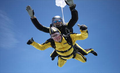 101-year-old dives from sky, creates record