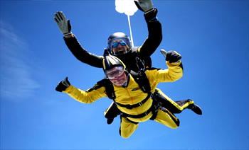 101-year-old dives from sky, creates record
