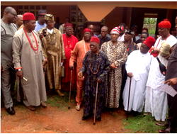 Peace returns to Ibeku clan as monarch pledges support for Ikpeazu’s leadership