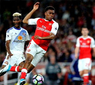 Iwobi scores as Arsenal stroll past Brighton